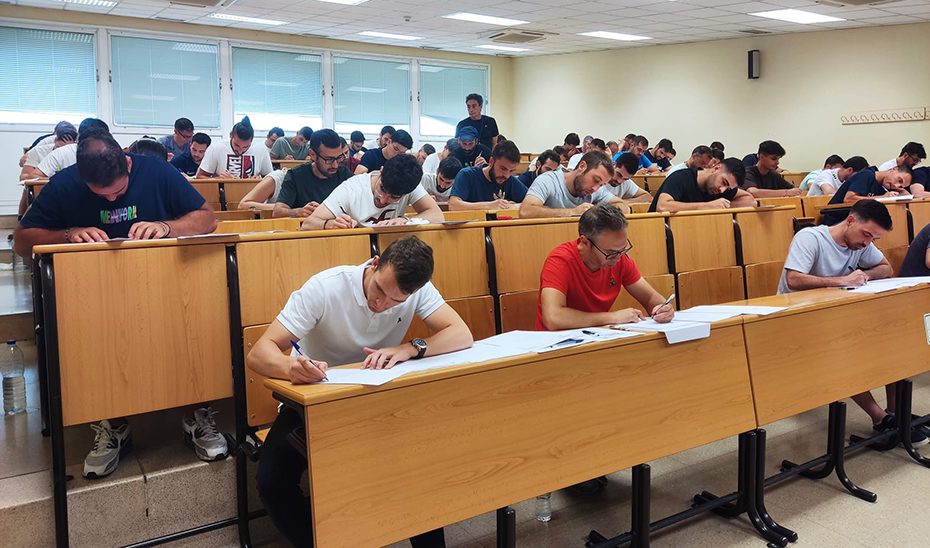 Casi 42.000 aspirantes comienzan mañana las oposiciones docentes en Andalucía