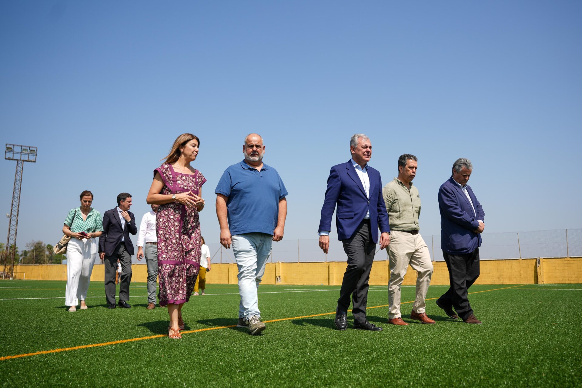 El Gobierno de Sanz sustituye el césped del campo de rugby del C. D. San Jerónimo por uno de última generación