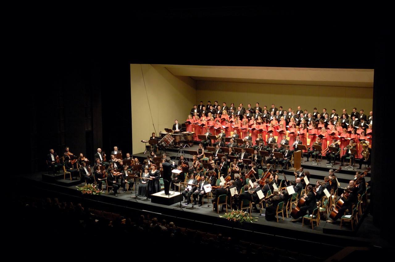 La Universidad de Sevilla clausura el curso académico con un gran concierto con coro