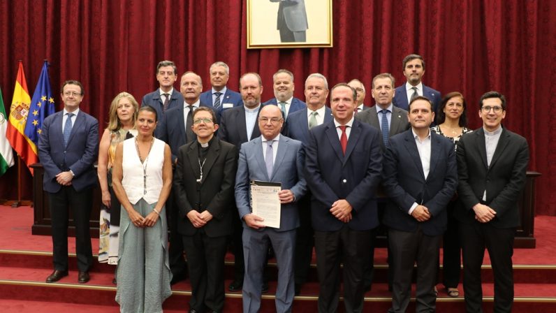 El Paraninfo de la Hispalense acoge el comienzo de la andadura de la cátedra Arzobispo Juan del Río Marín