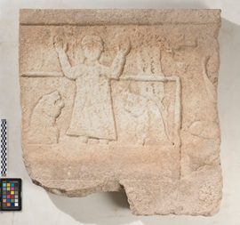 Un fragmento de tumba paleocristiana con relieve de Daniel en el foso de los leones del Arqueológico de Sevilla, Bien de Interés Cultural