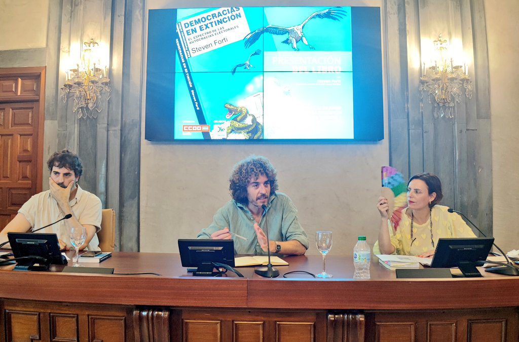 Steven Forti presenta su nuevo libro “Democracias en extinción. El espectro de las autocracias electorales” en la Casa de la Provincia de la Diputación
