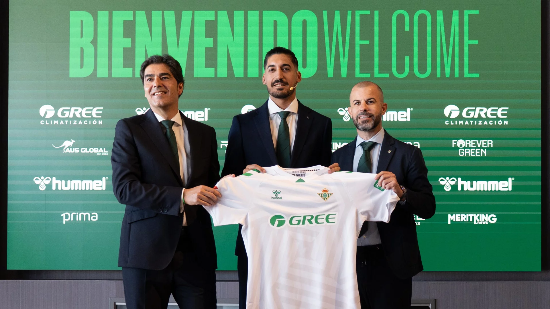 El Real Betis presenta a Álvaro Valles como nuevo portero verdiblanco