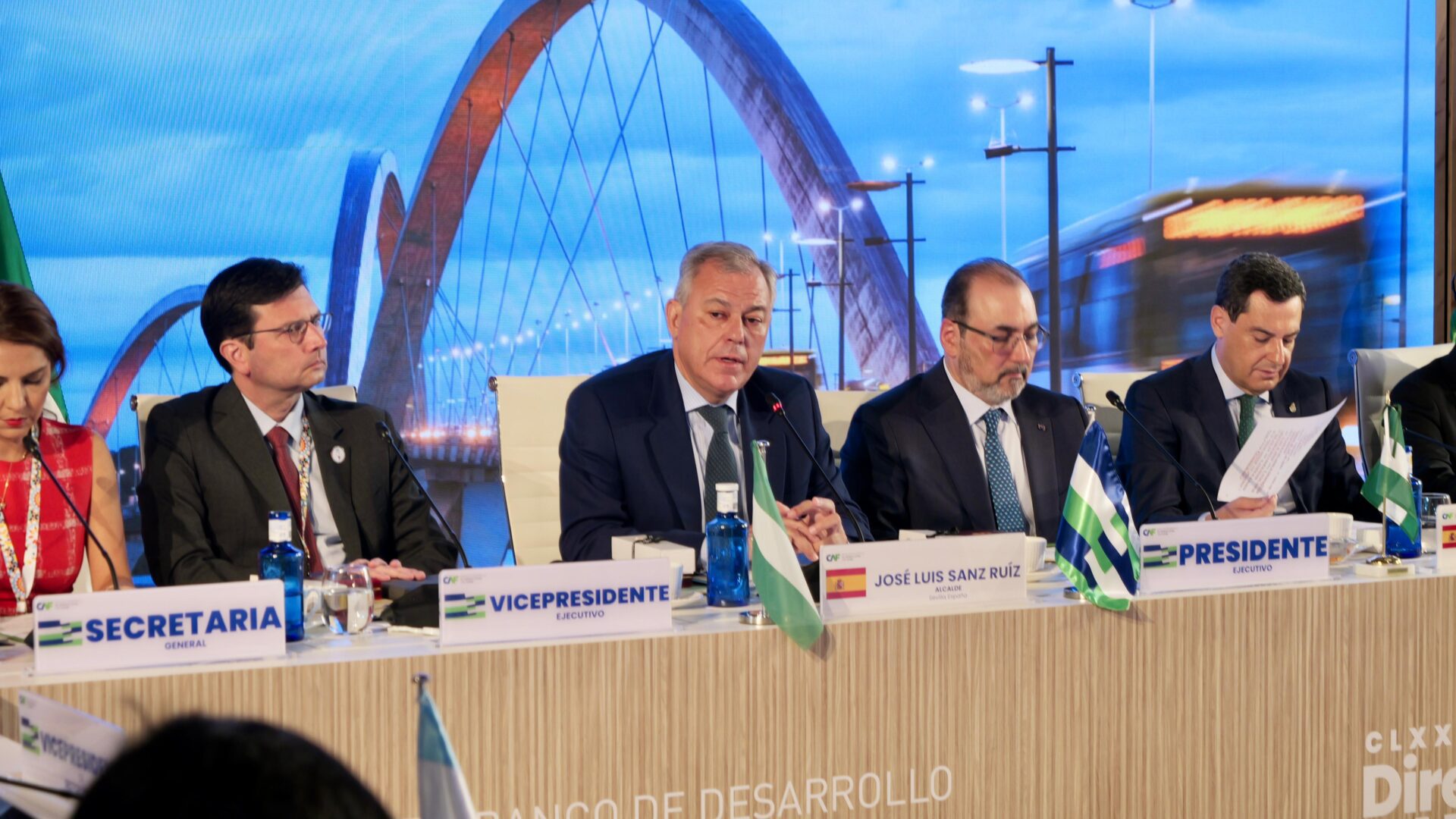 El alcalde inaugura el primer Directorio de la CAF que se celebra en Sevilla y que reúne en nuestra ciudad a más de 30 ministros y decenas de empresarios de América Latina