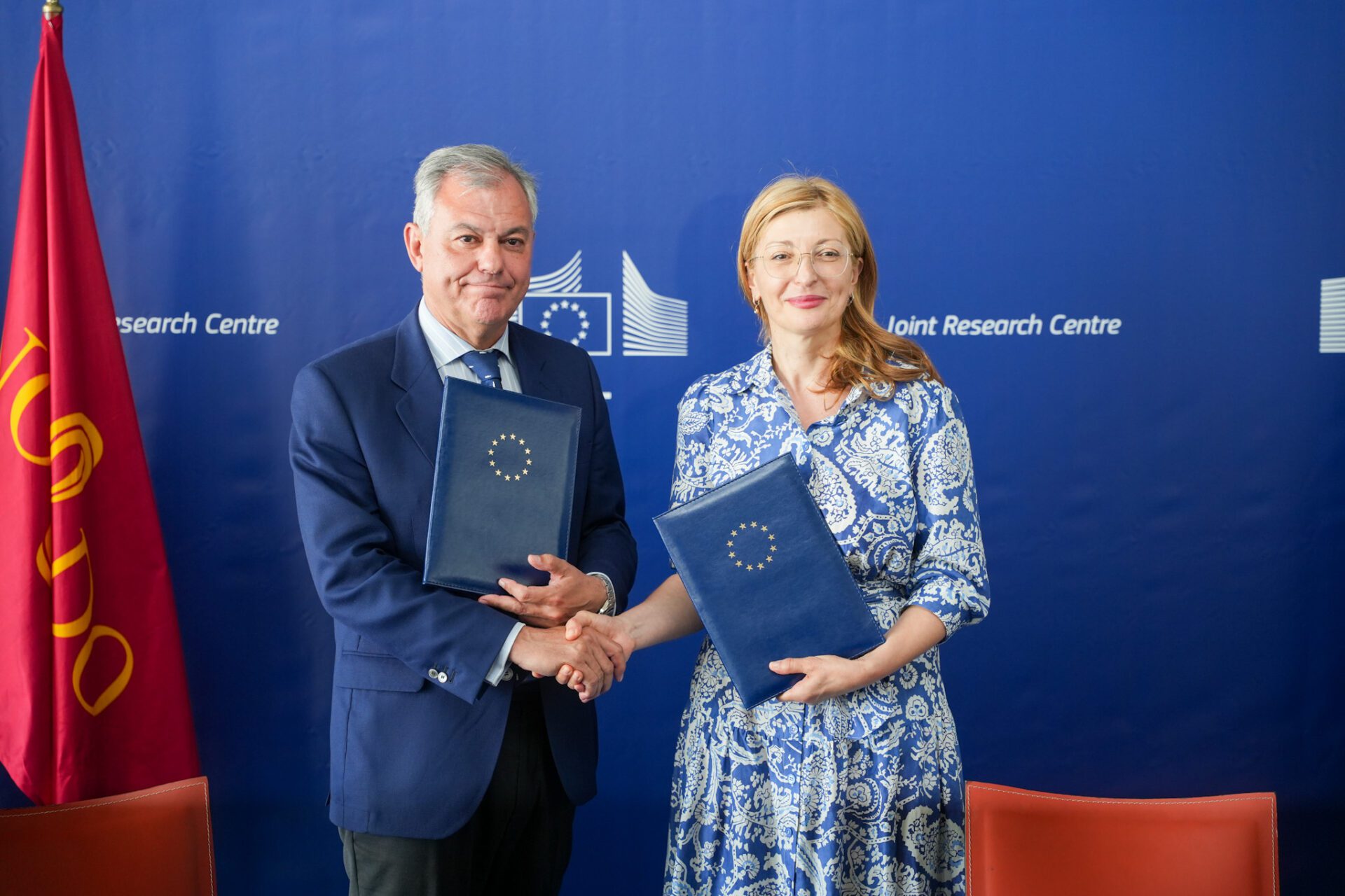 El alcalde de Sevilla y la comisaría de Startups, Investigación e Innovación de la Unión Europa firman la cesión de los terrenos para la construcción del nuevo JRC