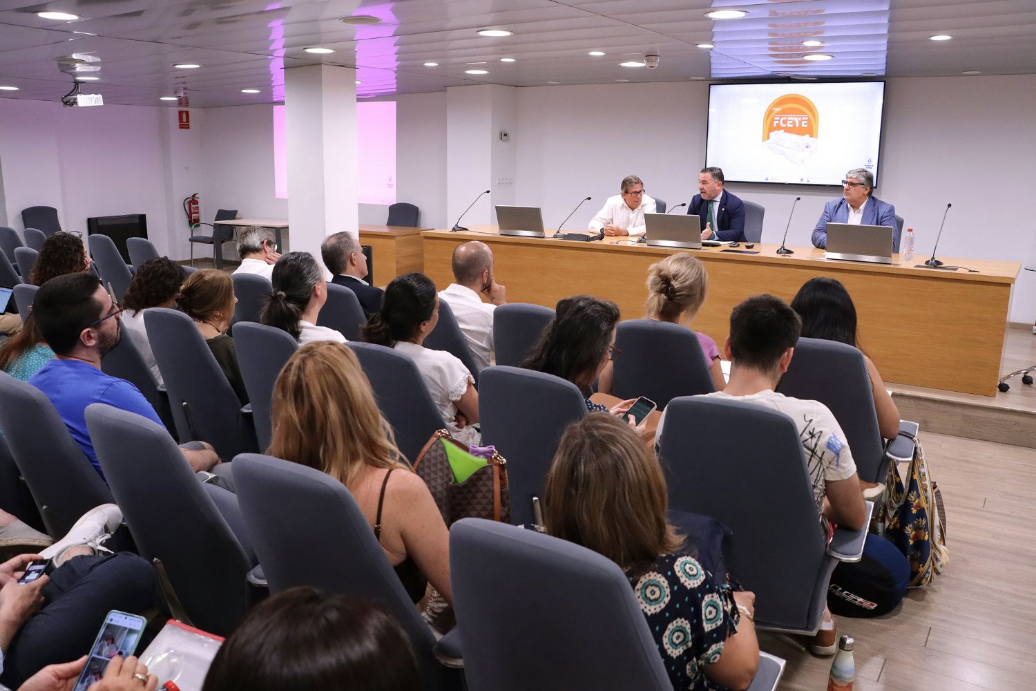 Los ciclos de mejora en el aula y la importancia de la IA generativa como instrumento para la mejora docente