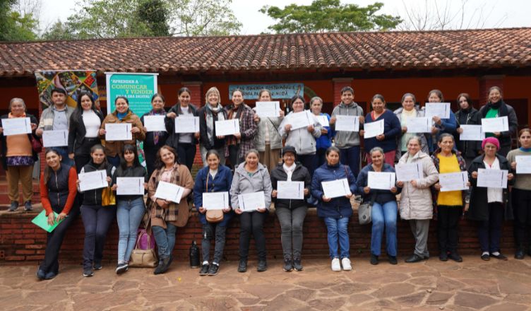 “Ahora siento que tengo voz”: Productoras agroecológicas del Paraguay se abren camino en el mundo digital