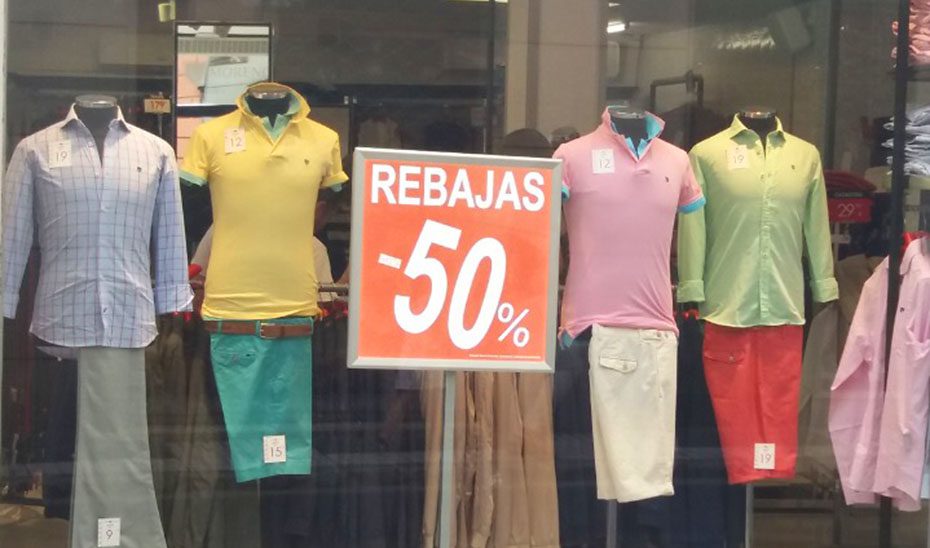 Los establecimientos están obligados a tener existencias suficientes en rebajas