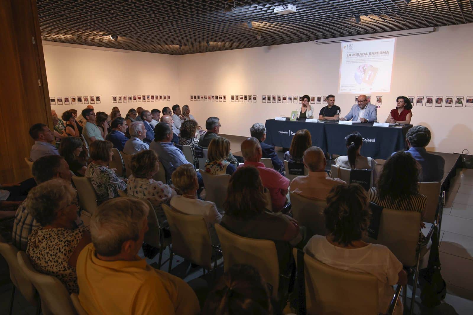 Ánfora Nova presenta el libro de Antonio Manuel “La mirada enferma” en la Fundación Cajasol
