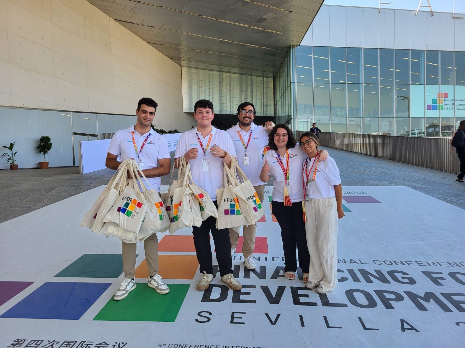 Estudiantes US participan en la IV Conferencia Internacional de Financiación para el Desarrollo de la ONU