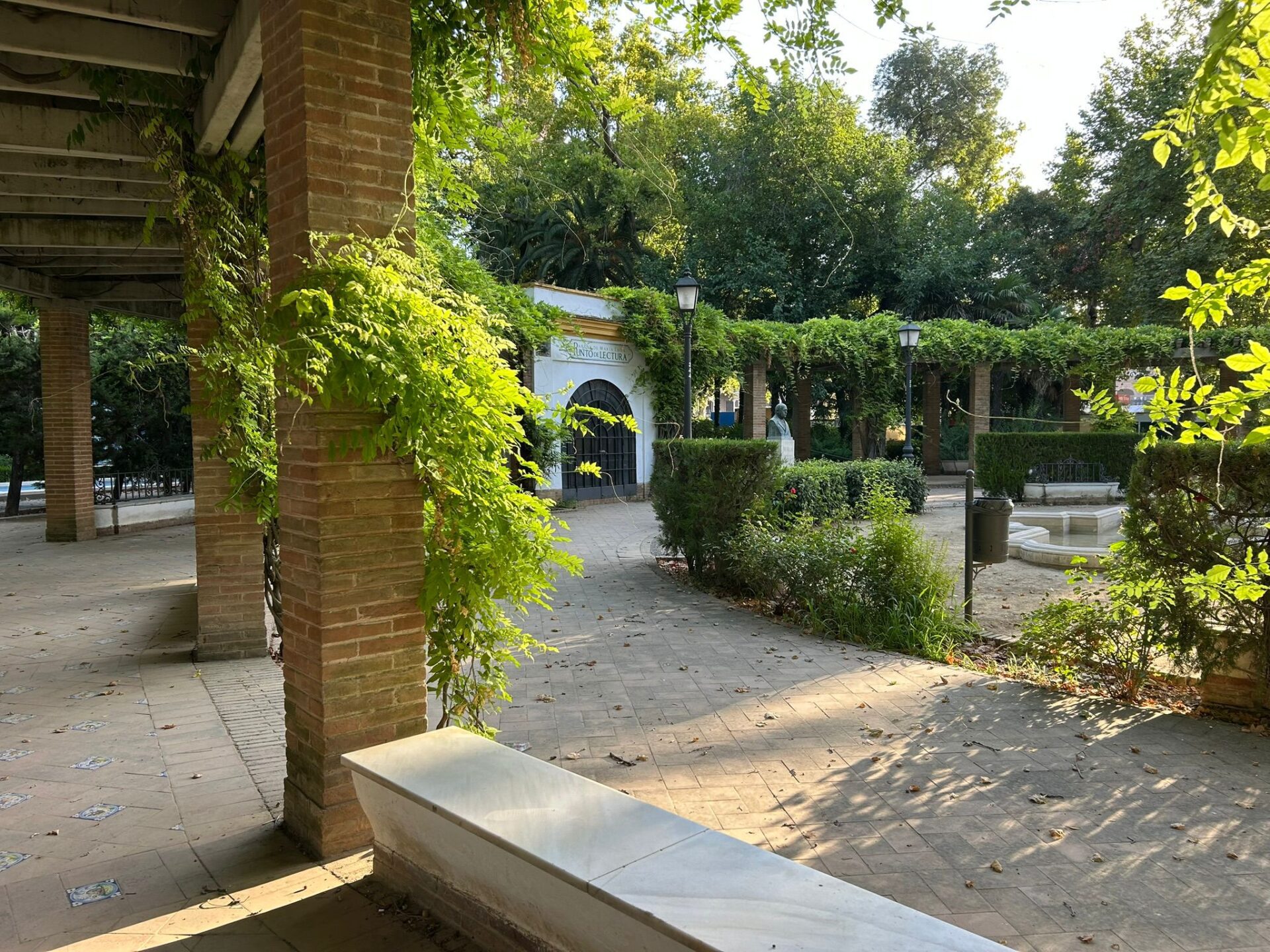 El Gobierno de Sanz pondrá en marcha un servicio para conservar y reparar los pavimentos de los parques y jardines históricos, Amate y el Parque de los Príncipes
