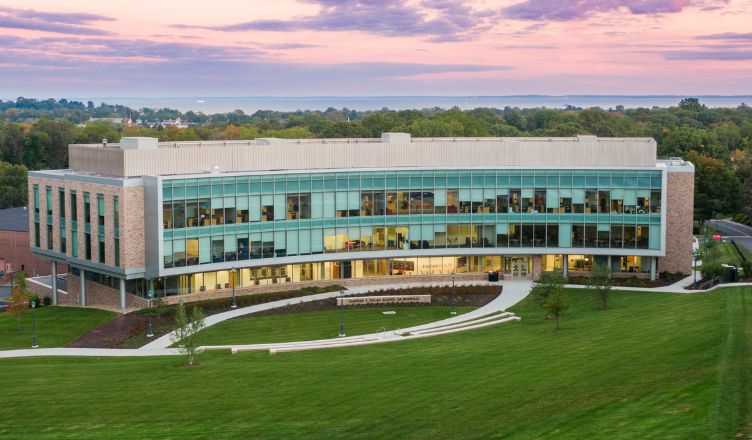 La Universidad Loyola y Fairfield University firman un acuerdo que permite a más de 1.300 de sus estudiantes realizar un máster oficial de un año en Estados Unidos