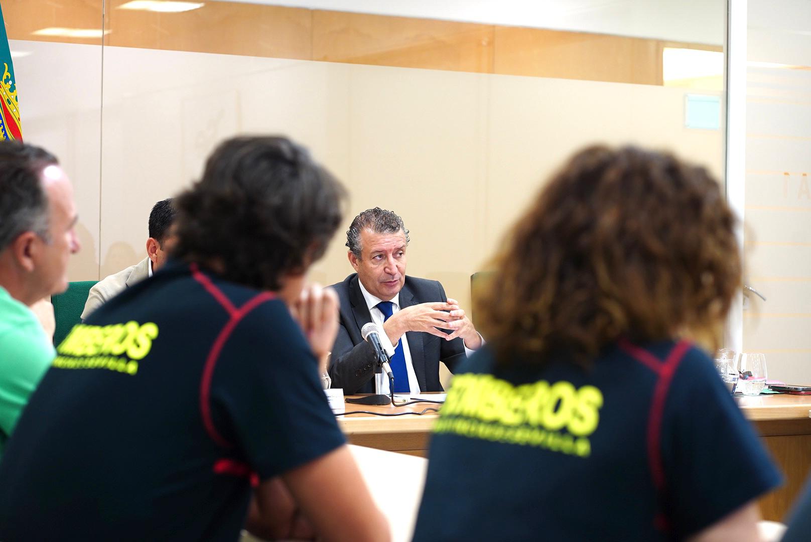 El presidente presenta la nueva línea de subvenciones para actualizar y mejorar parques de bomberos de titularidad municipal