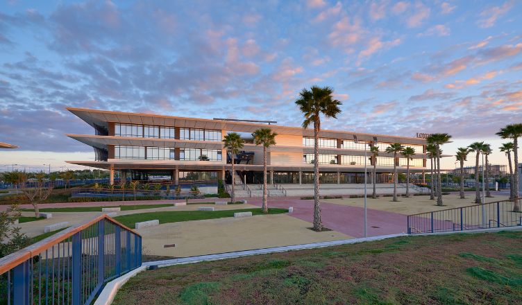 La Universidad Loyola lidera la empleabilidad de los titulados de grado y máster en Andalucía según el informe autonómico de la Fundación CYD