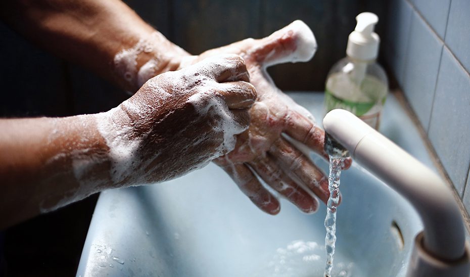La Junta apoya con 7,6 millones la primera fábrica en España de bases para geles hidroalcohólicos
