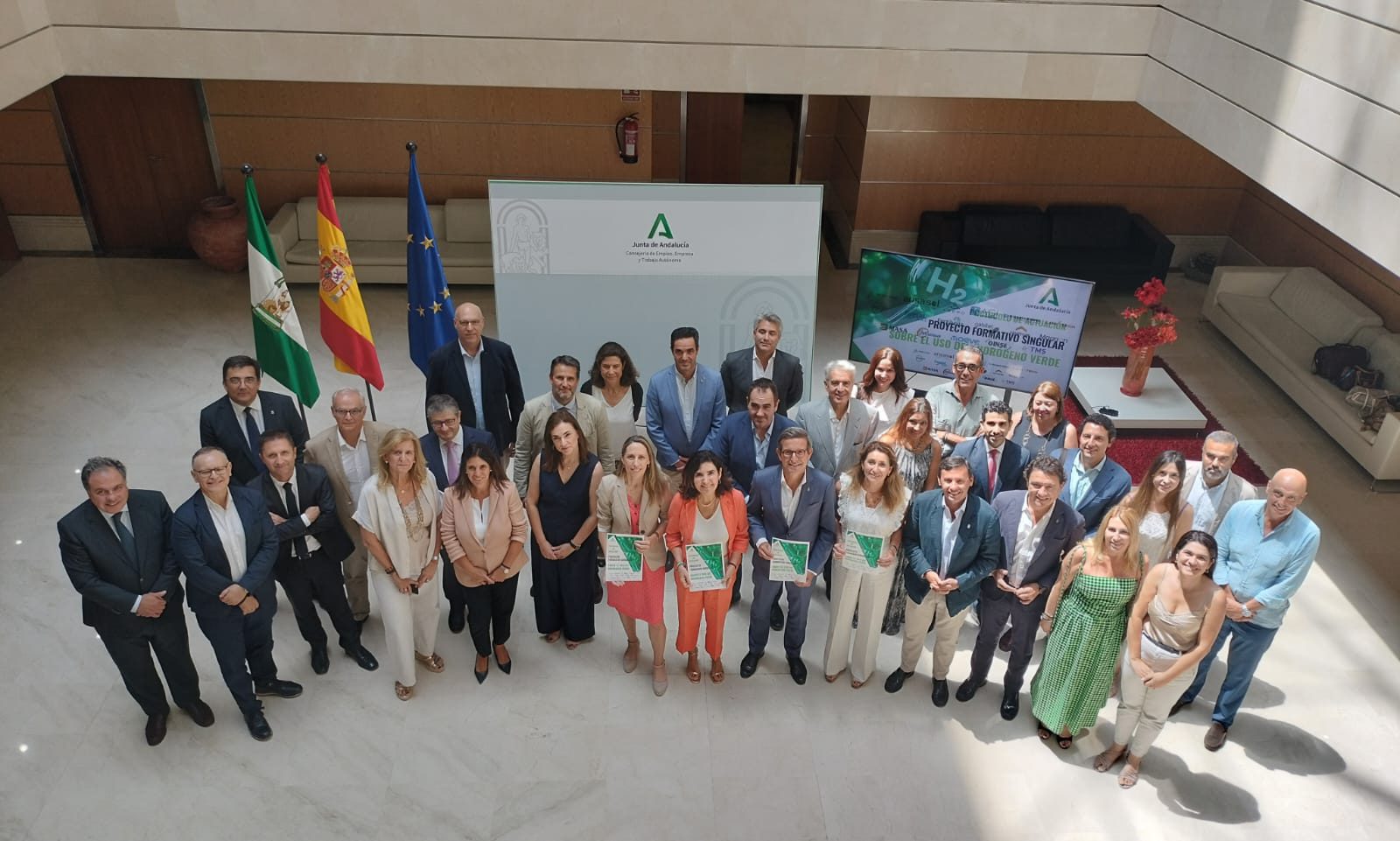 Empleo impulsa la formación en hidrógeno verde junto a empresas del sector de Huelva y Cádiz