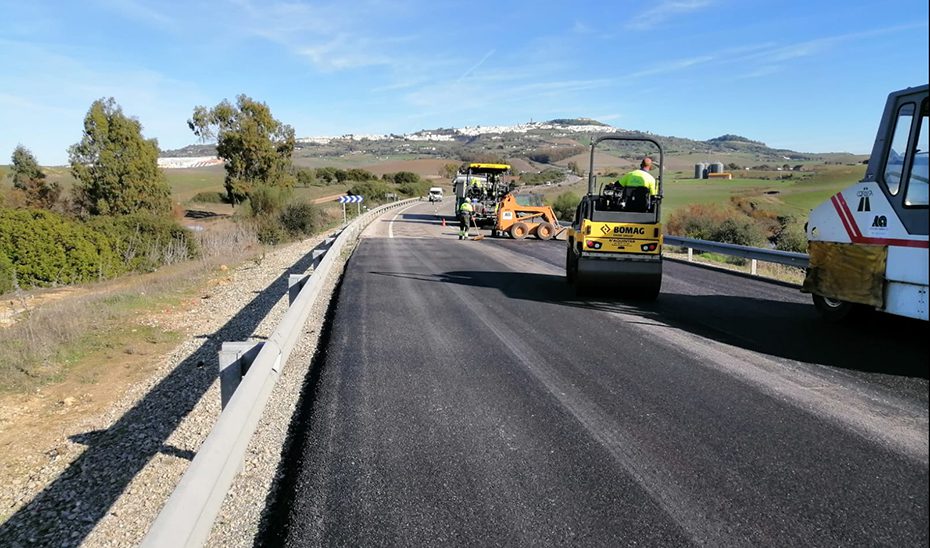 La Junta saca a licitación por 23,8 millones los contratos de reparación de firmes de las carreteras