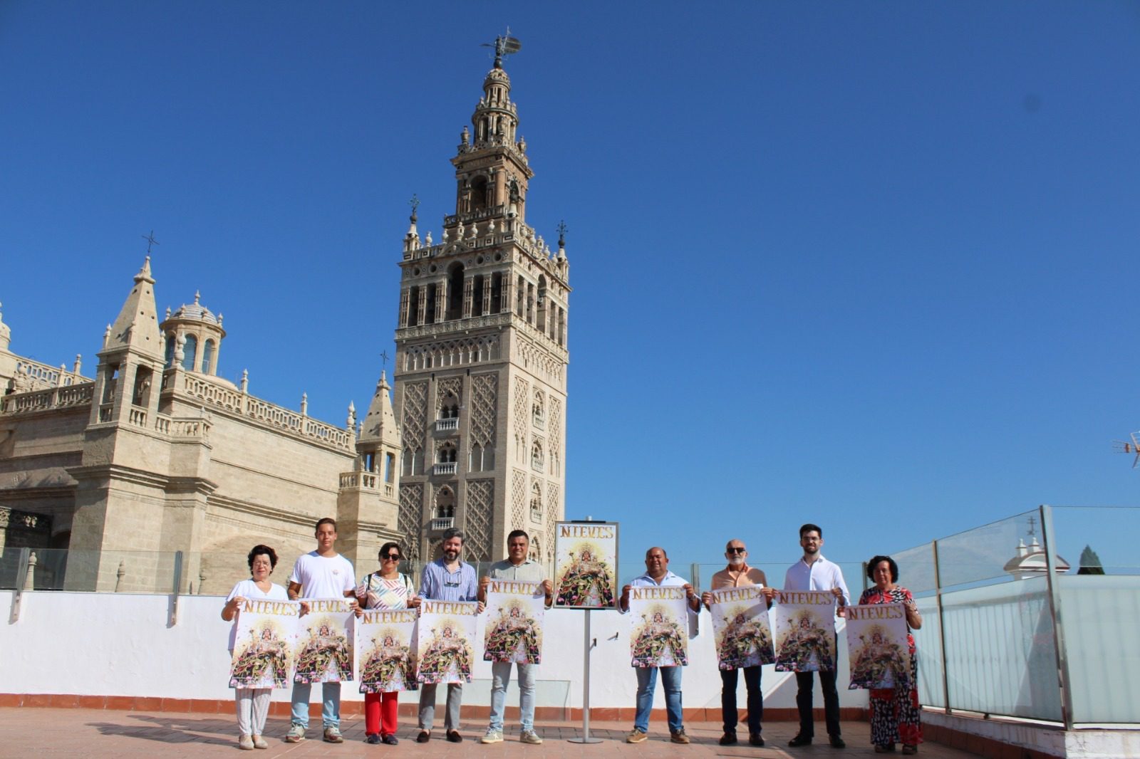 La Casa de la Provincia de la Diputación acoge la presentación del cartel de las Fiestas Patronales de Benacazón, obra del artista Manuel Mena