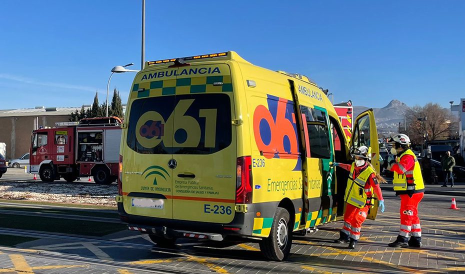 Cinco afectados por inhalación de humo tras el incendio de una vivienda en Granada capital