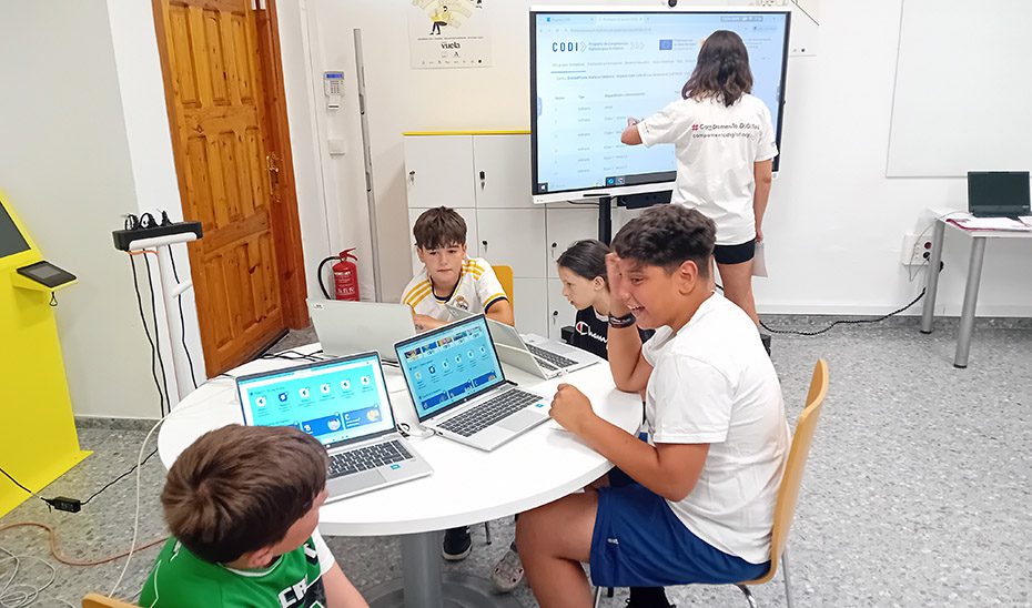 Los Puntos Vuela de toda Andalucía acogen este verano los talleres gratuitos Campamento Digital