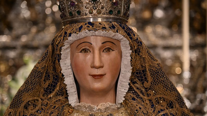 Hoy lunes, primer besamanos de la patrona de Sevilla