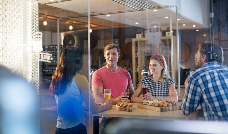 ¿Cuáles son las condiciones que pueden exigir locales y comercios para impedir el acceso?