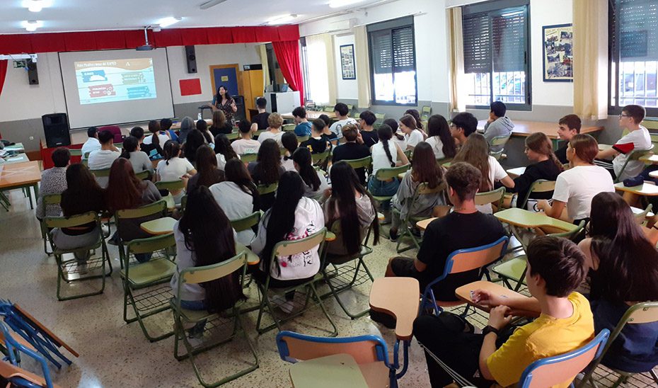La Junta acerca los beneficios de una dieta saludable a más de 2.000 estudiantes a través de la iniciativa ‘Aula Mediterránea’