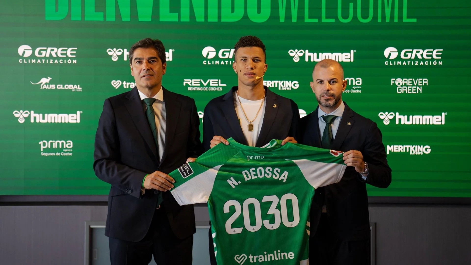 El Real Betis presenta al centrocampista colombiano Nelson Deossa