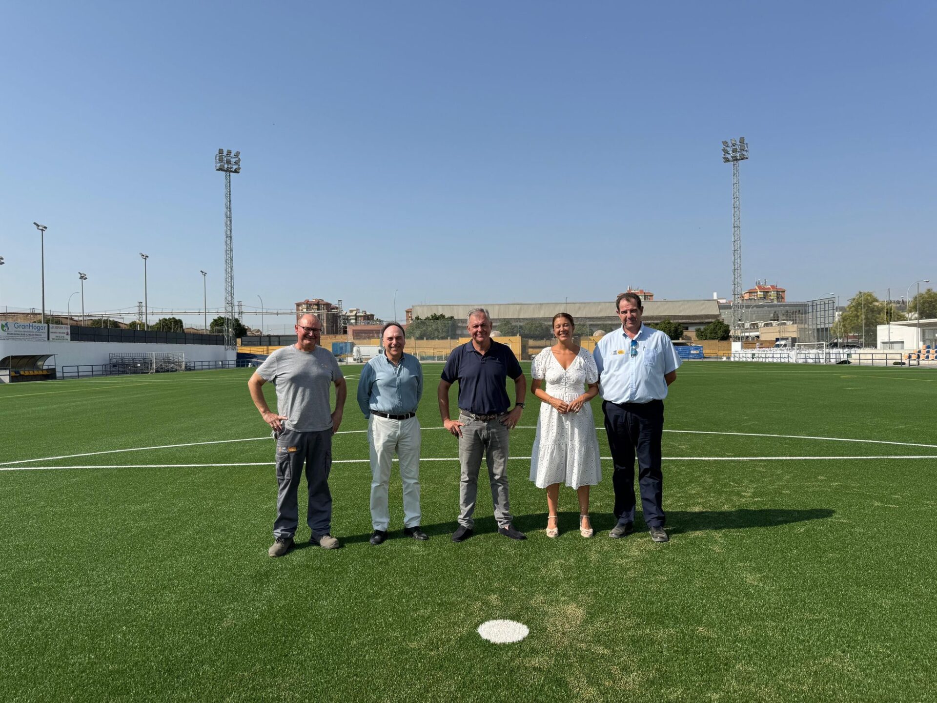 El Gobierno de Sanz instala en el Centro Deportivo Hytasa un campo de fútbol de césped artificial dentro del programa de calidad FIFA