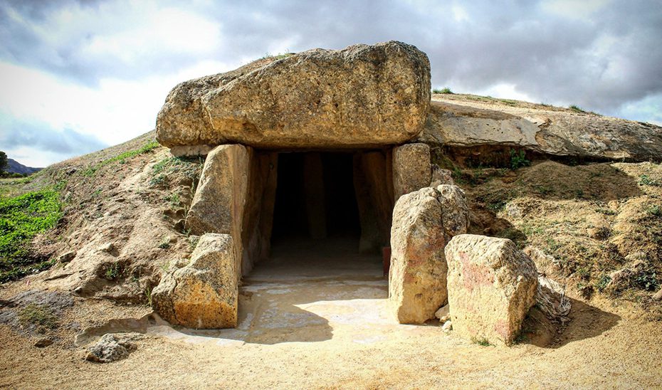 La Consejería de Cultura publica una ‘biografía’ de los Dólmenes de Antequera