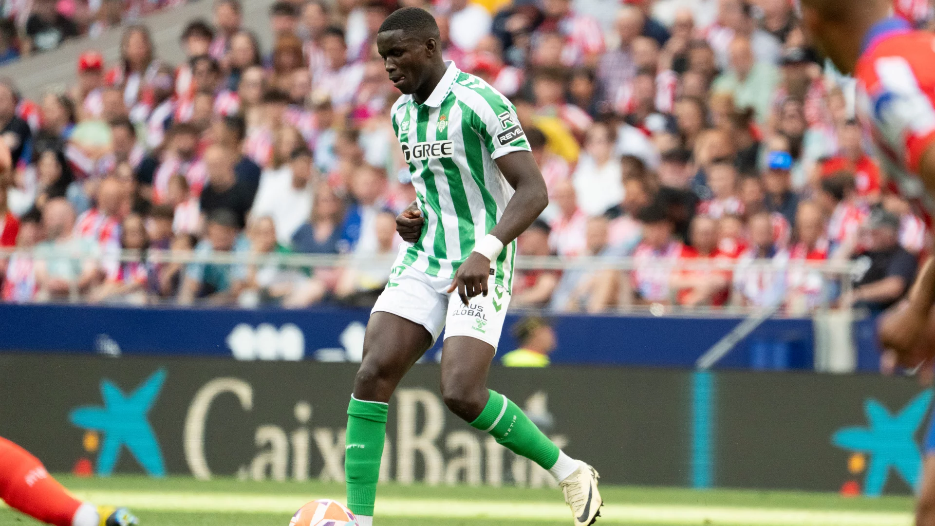 El Real Betis y el Rayo Vallecano acuerdan la cesión de Nobel Mendy