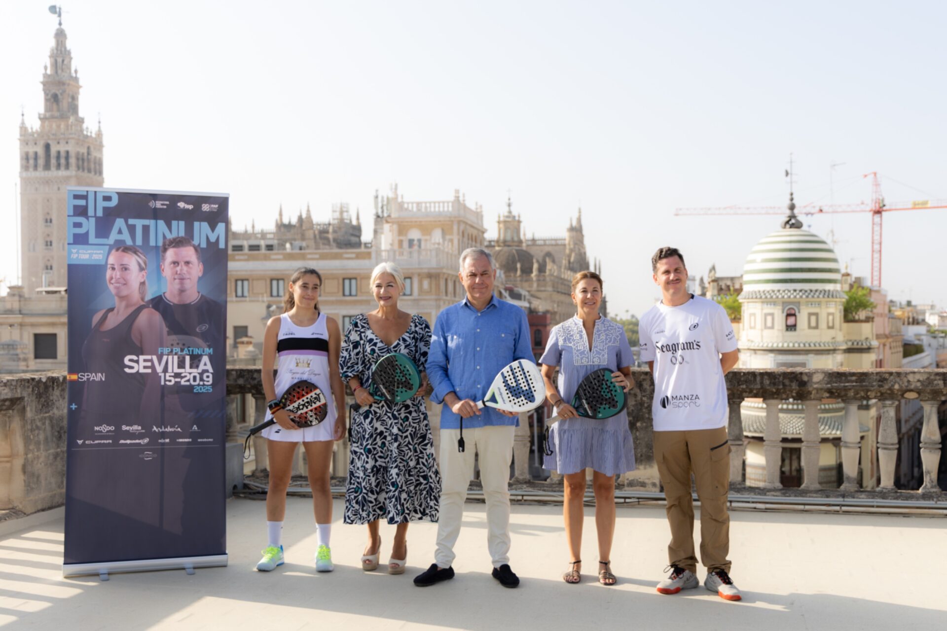 El alcalde Sanz preside la presentación del Cupra FIP Platinum, que convertirá a Sevilla en la única ciudad española en acoger un torneo de esta categoría