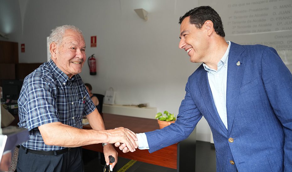 El presidente de la Junta, Juanma Moreno, visita el municipio malagueño de Archidona