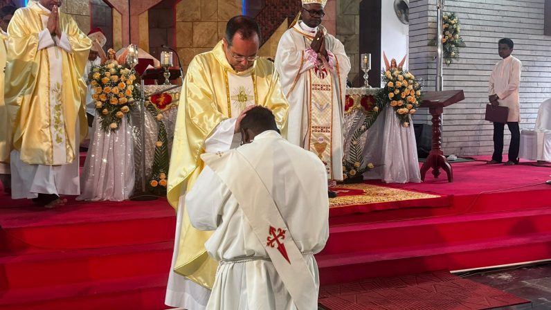 La Catedral de Santa María de Punalur ha acogido la ordenación sacerdotal de Sujith Vidhyadharan