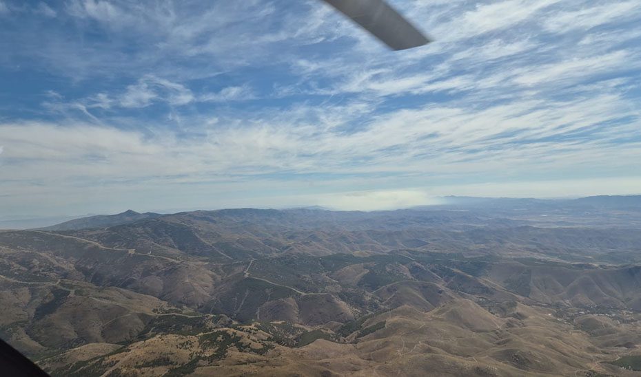 Más de 200 efectivos continúan en las labores de extinción del incendio de Lubrín