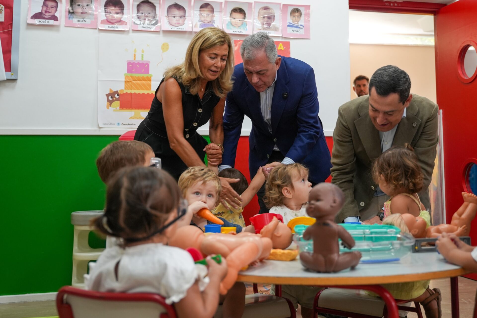 El alcalde inaugura, junto al presidente de la Junta de Andalucía, el curso escolar (1-3) 2025/2026