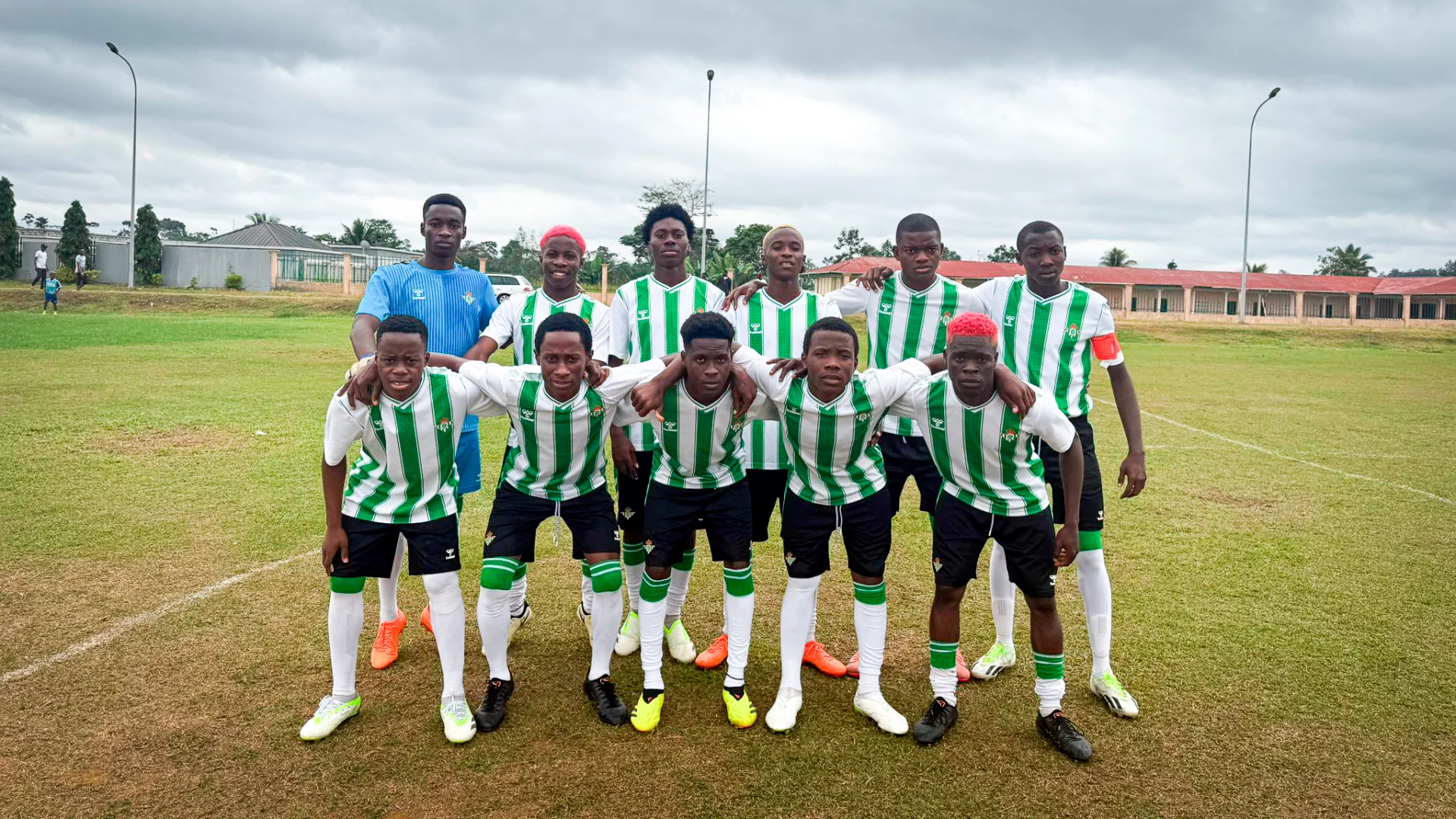 El equipo de la Fundación Real Betis Balompié en Guinea Ecuatorial, campeón en su gira de partidos