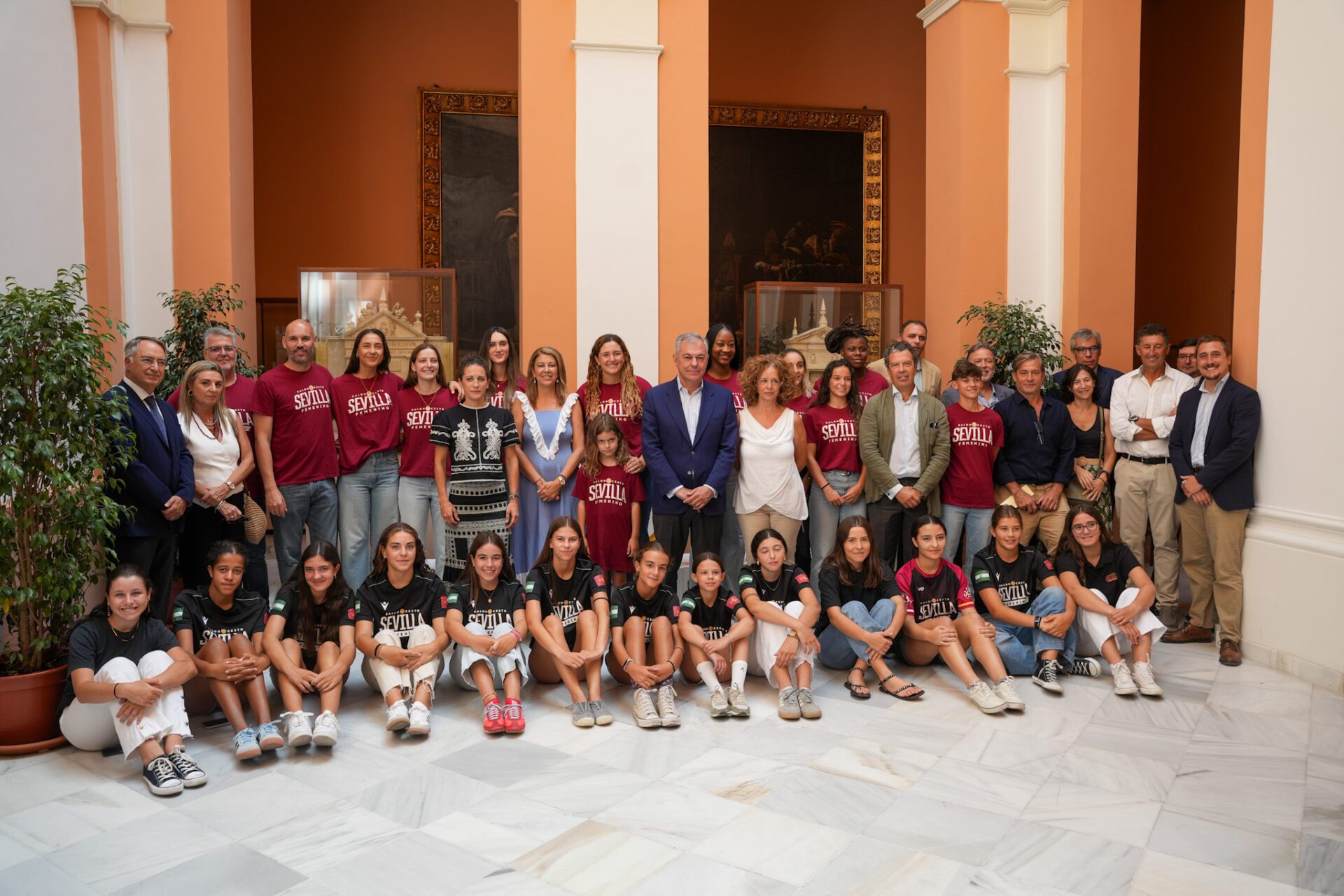 El Gobierno de Sanz impulsa un proyecto de apoyo al baloncesto sevillano sin precedentes en la historia de la ciudad