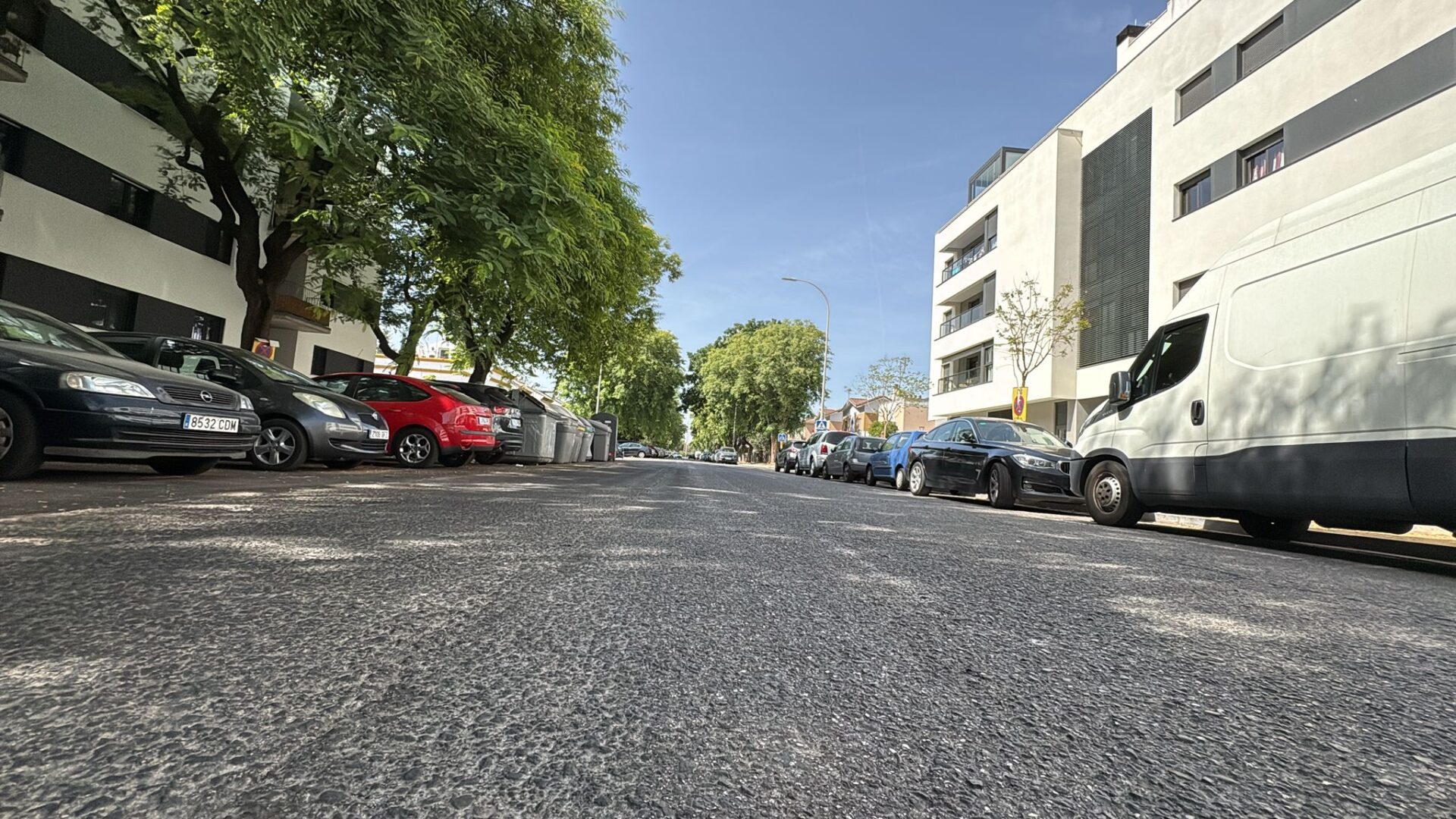 El Gobierno de Sanz renueva el pavimento de Hermenegildo Casas Jiménez, en Sevilla Este, y se suma a los más de 1,2 millones de euros invertidos en el distrito