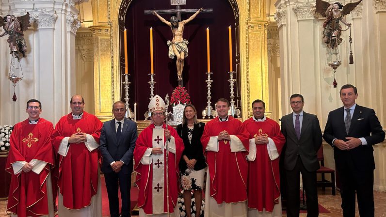 Mons. Valdivia preside la misa de inicio de curso en la Universidad de Sevilla con una invitación a descubrir la presencia de Dios en el conocimiento