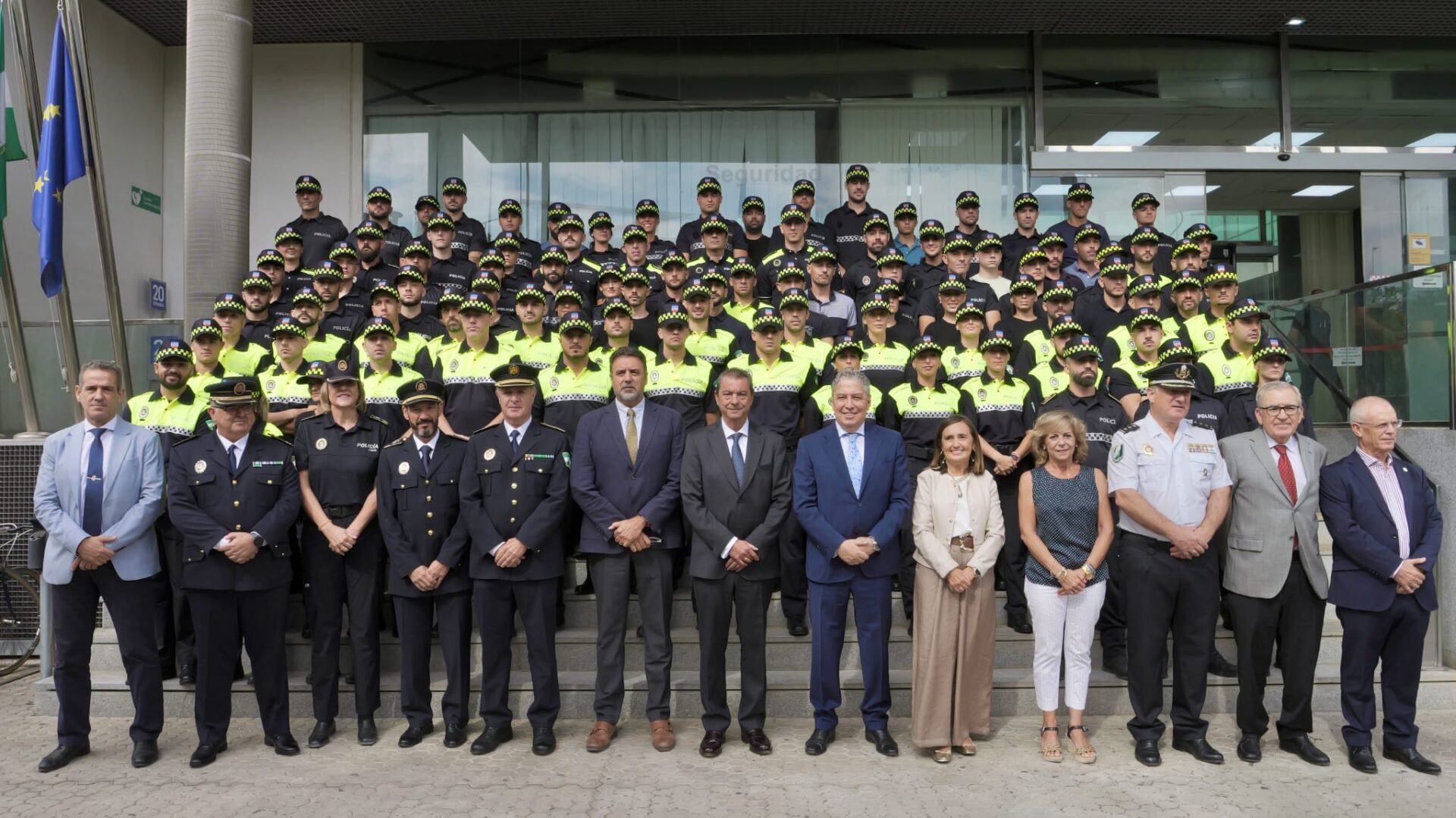 Los nuevos policías locales de Sevilla comienzan su formación en la academia
