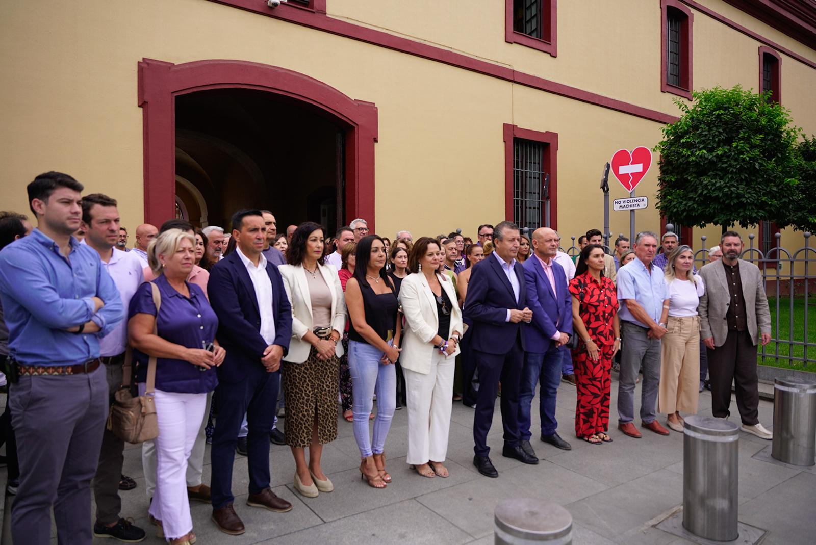 La Diputación de Sevilla guarda un minuto de silencio por la mujer de 47 años asesinada en la barriada sevillana de Valdezorras, última víctima de la violencia machista en España