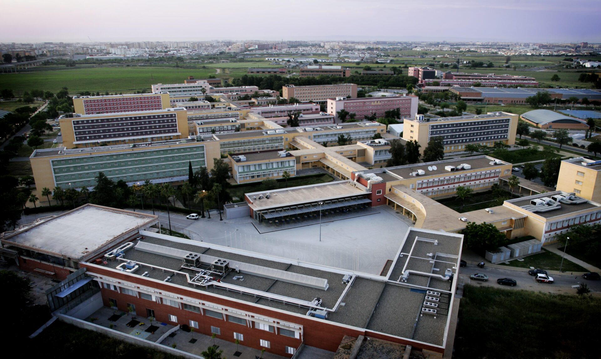 La Universidad Pablo de Olavide y Ayesa impulsan el primer Máster internacional en diseño de estadios de alto rendimiento   Una formación de vanguardia que combina el uso de tecnologías avanzadas, la sostenibilidad y eficiencia operativa, la experiencia del usuario y la multifuncionalidad del espacio