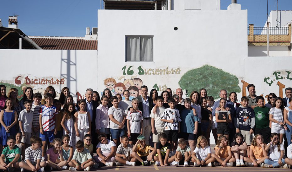 Moreno anuncia 85 millones de euros para la mejora de la climatización de colegios e institutos públicos andaluces