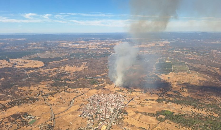 La Junta eleva el Plan Infoca a fase de emergencia por un incendio forestal en Calañas