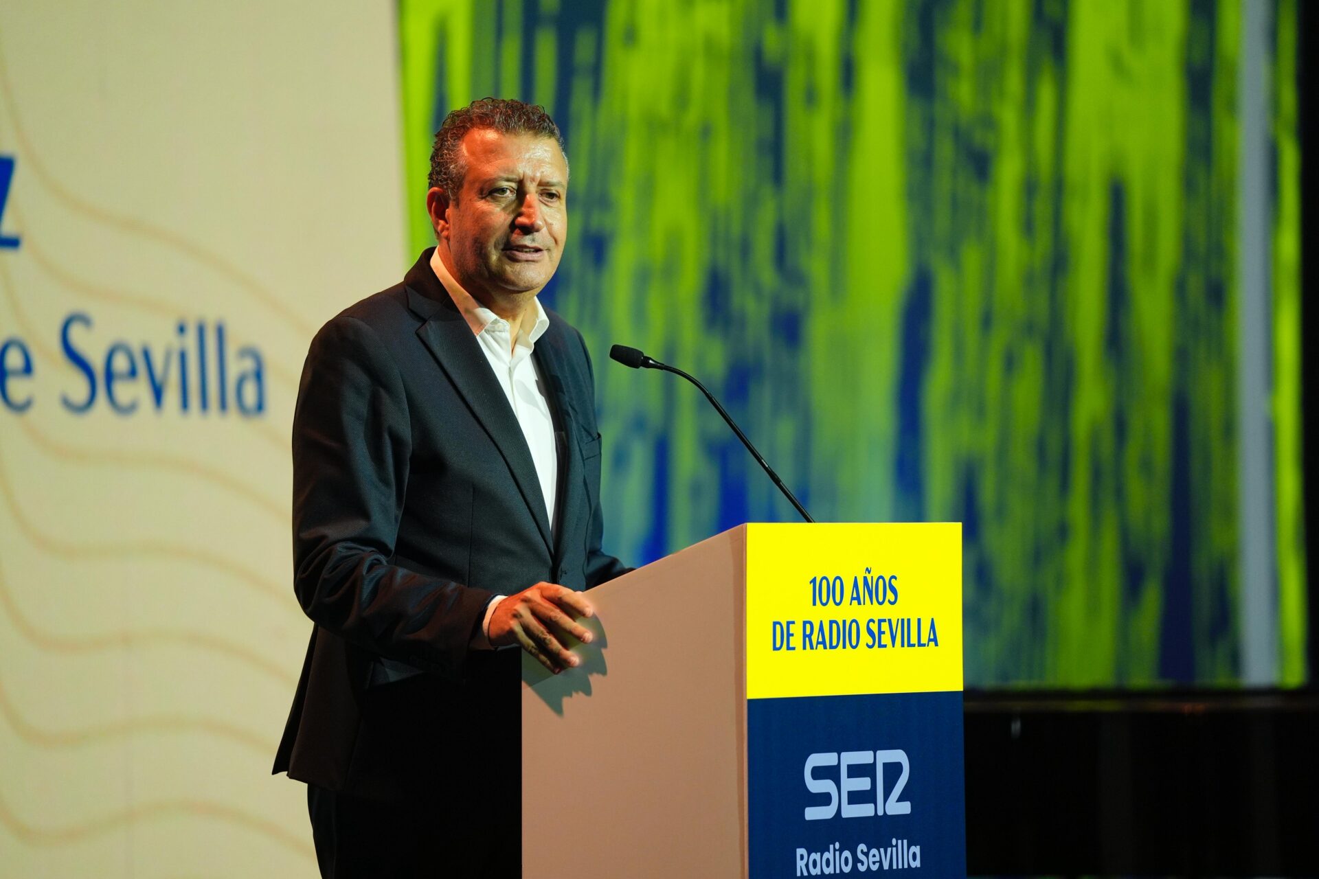 Javier Fernández en los 100 años de Radio Sevilla: “La radio está más de moda que nunca. Es compañía, es cercanía y está en todas nuestras casas”