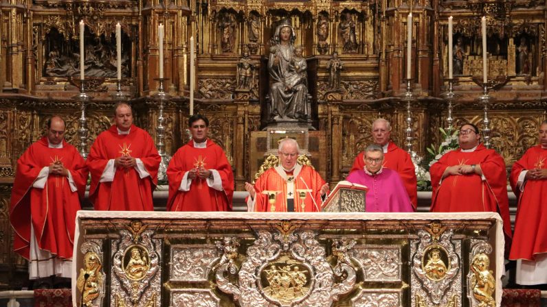 El arzobispo de Sevilla ha presidido la Eucaristía de envío misionero de dos presbíteros diocesanos