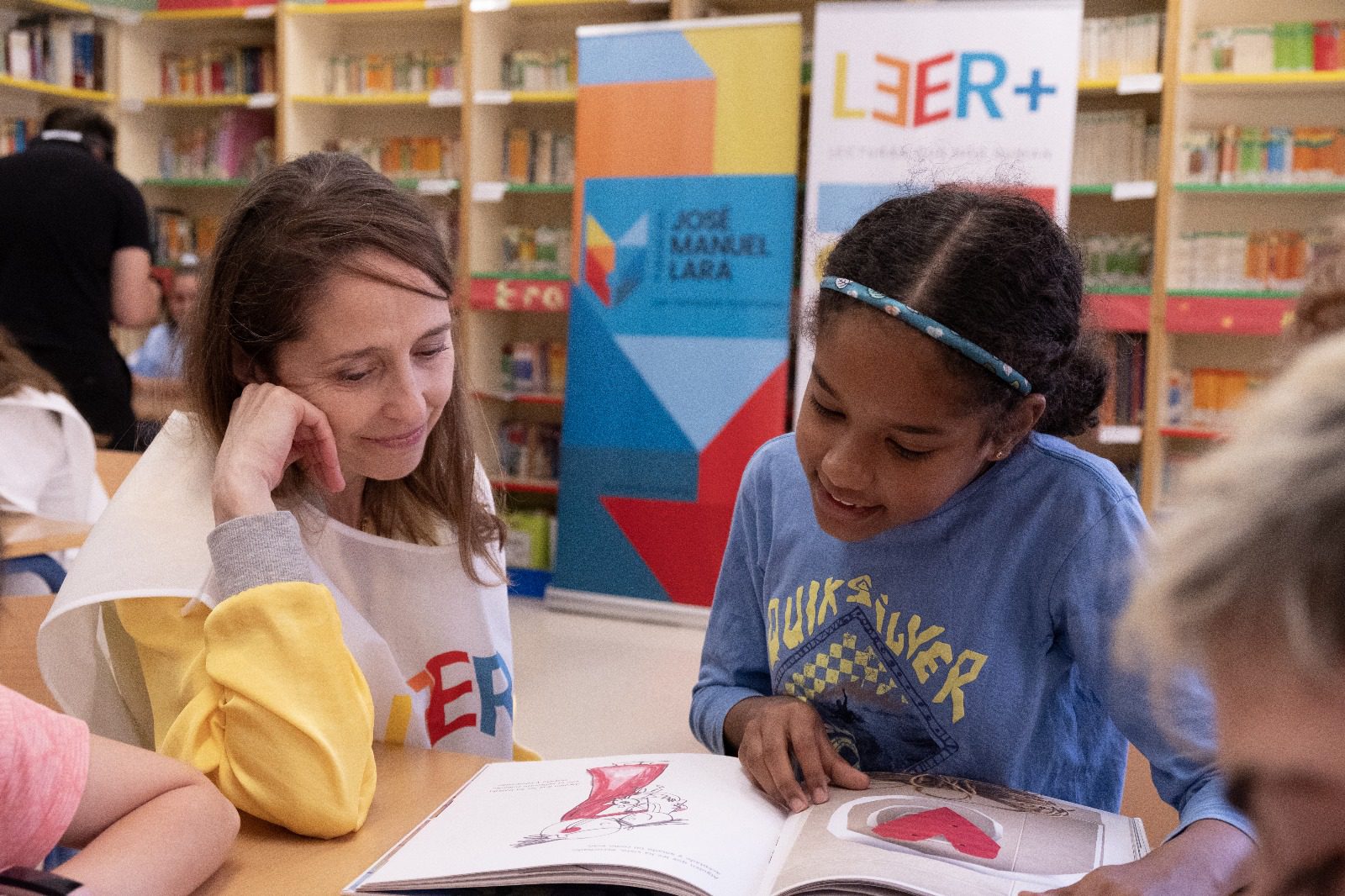 LEER+ abre una nueva convocatoria de voluntariado para hacer acompañamiento lector con alumnado de primaria