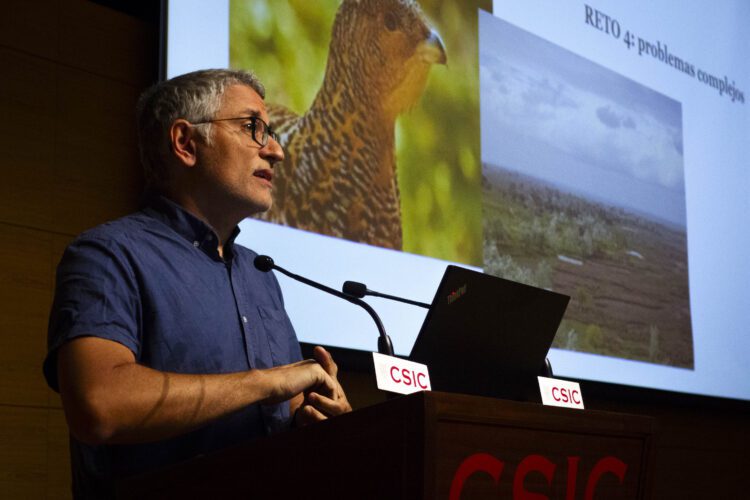Eloy Revilla alerta contra las generalizaciones fáciles y los mensajes simples que desprestigian la ciencia   El científico del CSIC y director de la Estación Biológica de Doñana ha inaugurado esta mañana en el campus el VII Congreso CONSERBIO