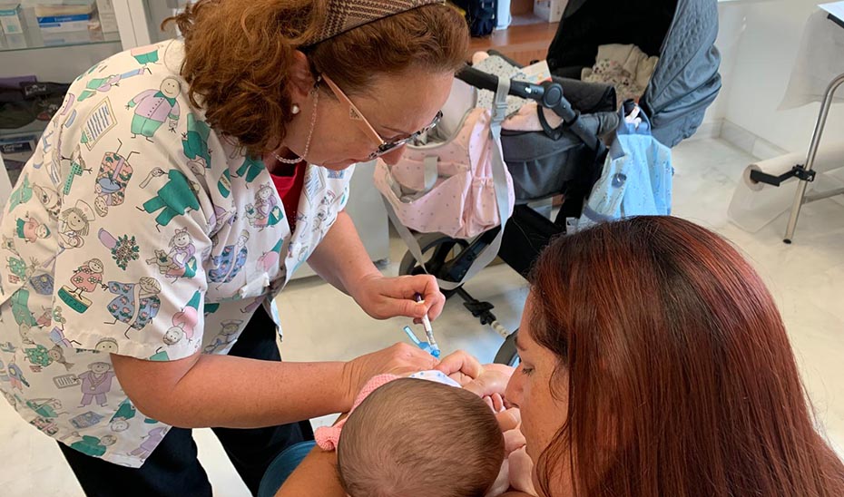 Salud inicia la campaña de vacunación frente a la bronquiolitis en niños menores de seis meses